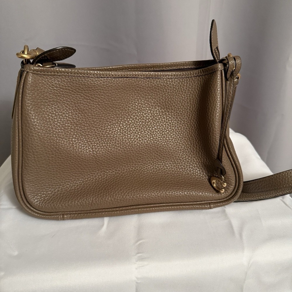 COACH Cary Taupe Brown Soft Pebble Leather Crossbody Bag Purse CC437